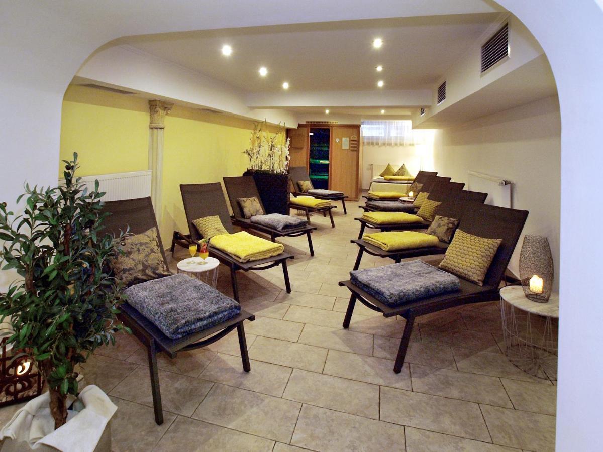 Hotel Restaurant Zum Goldenen Anker Mit Hallenbad & Wellnessbereich Windorf  Bagian luar foto
