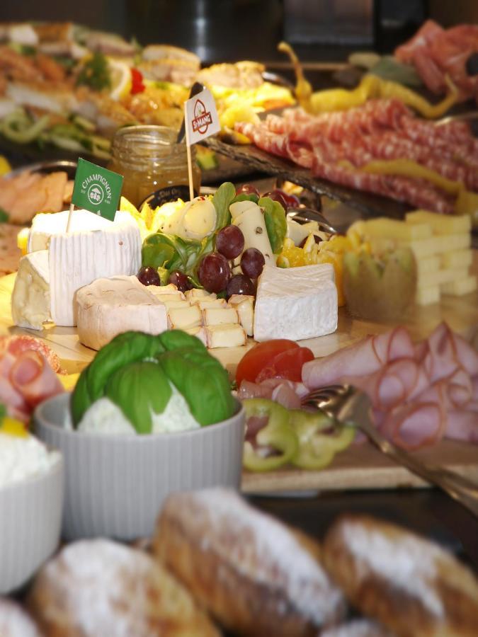 Hotel Restaurant Zum Goldenen Anker Mit Hallenbad & Wellnessbereich Windorf  Bagian luar foto