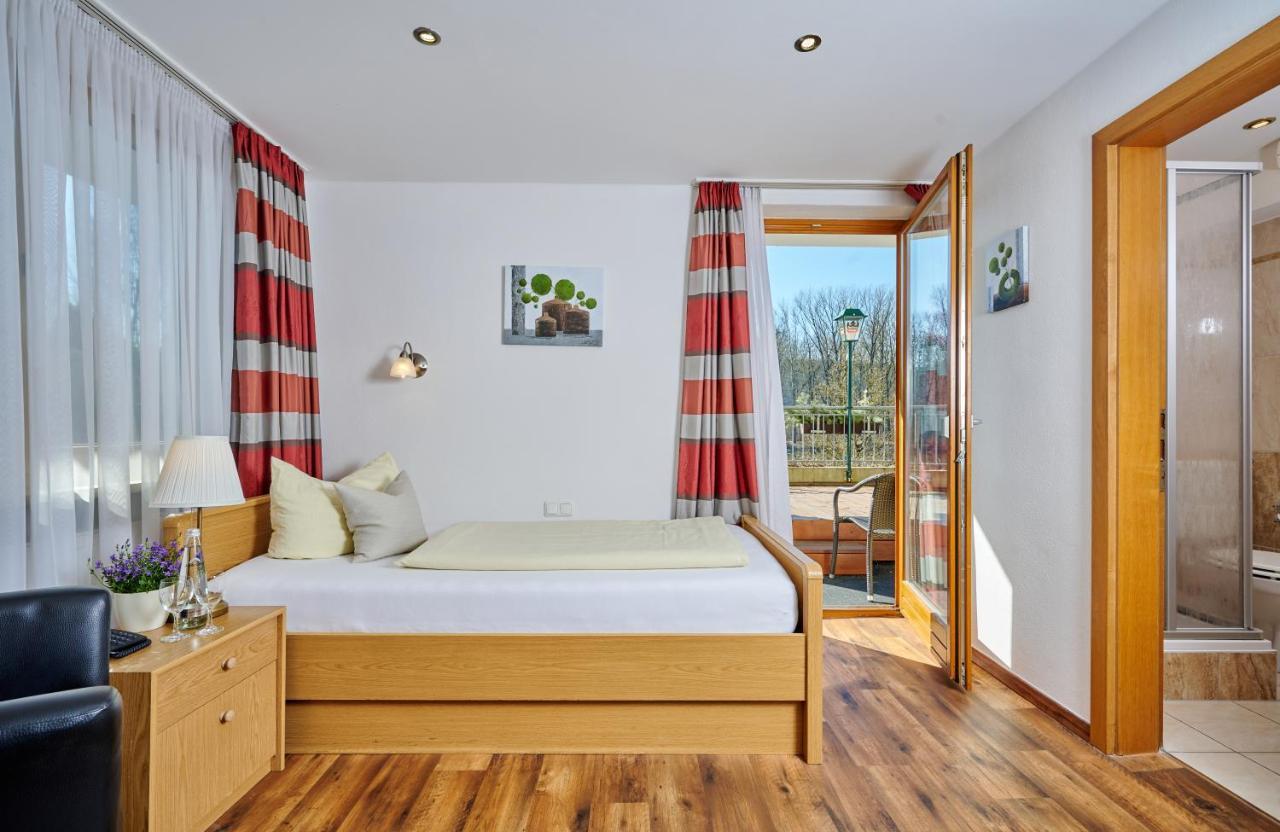 Hotel Restaurant Zum Goldenen Anker Mit Hallenbad & Wellnessbereich Windorf  Bagian luar foto