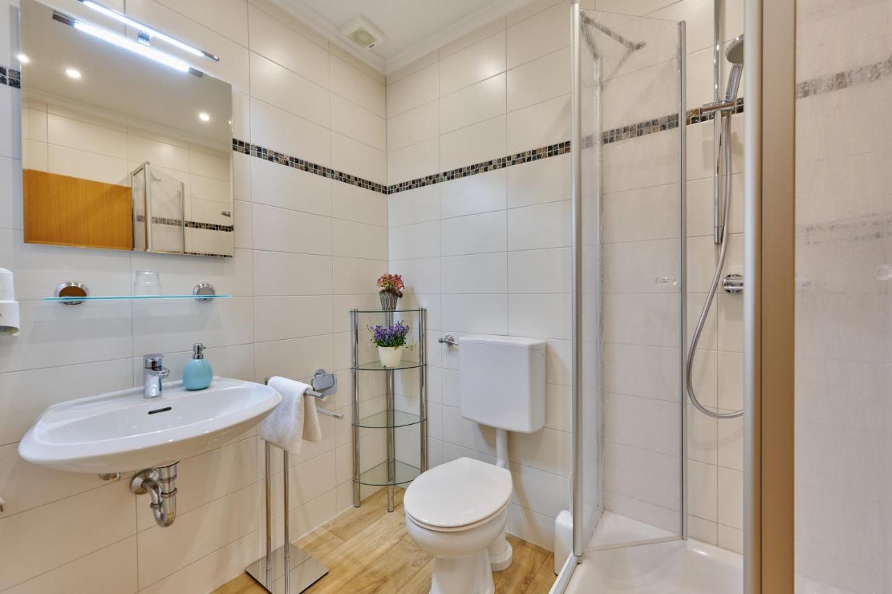 Hotel Restaurant Zum Goldenen Anker Mit Hallenbad & Wellnessbereich Windorf  Bagian luar foto