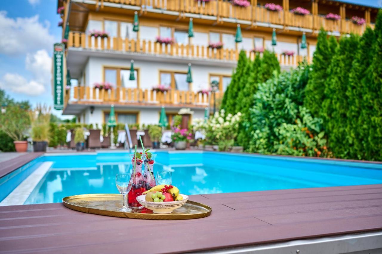 Hotel Restaurant Zum Goldenen Anker Mit Hallenbad & Wellnessbereich Windorf  Bagian luar foto