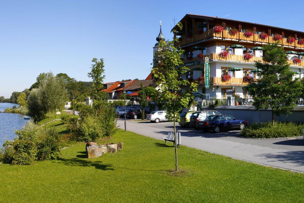 Hotel Restaurant Zum Goldenen Anker Mit Hallenbad & Wellnessbereich Windorf  Bagian luar foto